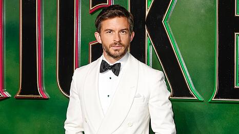 Jonathan Bailey wird f&uuml;r eine H&ouml;rbuchadaption zu Graf Dracula.