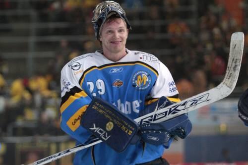 Muss verletzt pausieren: EHC-Keeper Joey Vollmer.
