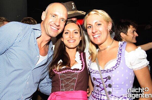 Unter dem Motto "Blauer Enzian" wurde die After-Wiesn-Party in der Milchbar gefeiert.