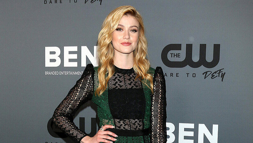 Schauspielerin Katherine McNamara im grün-schwarzen Partykleid Schauspielerin Katherine McNamara im grün-schwarzen Partykleid