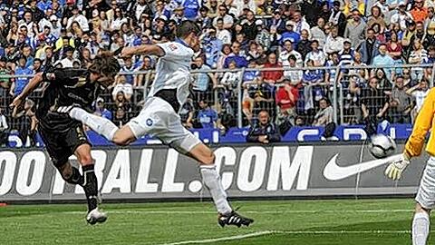 Perfekt: Christopher Nöthes Kopfball zum 1:1, der 15. Saisontreffer des Fürther Stürmers.