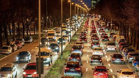 Die Tempo-30-Idee von OB Dieter Reiter polarisiert innerhalb der Stadtverwaltung. Auch das Klimareferat findet den Plan sinnfrei.