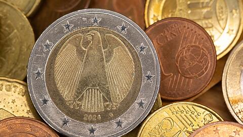Die Eurostaaten stellen Jahr f&uuml;r Jahr neue M&uuml;nzen im Milliardenwert her. (Symbolbild)