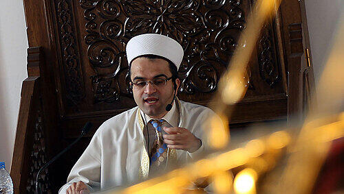 Ein Imam bei der Arbeit Ein Imam bei der Arbeit
