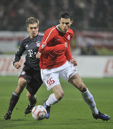 PHILIPP LAHM: Der Kapitän agierte ruhig und besonnen, sicherte auf rechts Arjen Robben ab. Unaufgeregt und zuverlässig wie immer.
