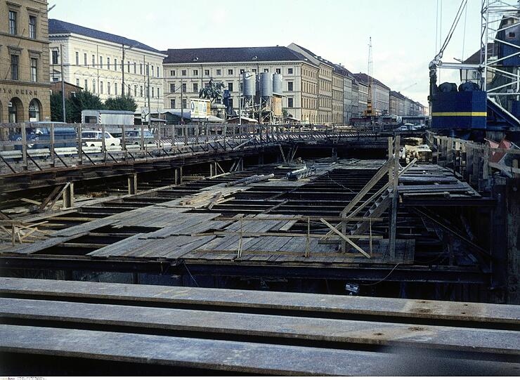 Großbaustelle am Odeonsplatz: Für die erste U-Bahn wird München in den 1960ern und 1970ern an vielen Stellen aufgerissen.