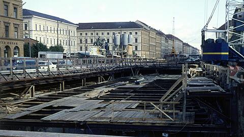 Großbaustelle am Odeonsplatz: Für die erste U-Bahn wird München in den 1960ern und 1970ern an vielen Stellen aufgerissen.