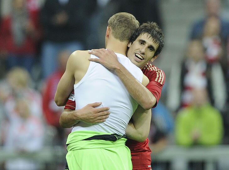 An seinem 24. Geburtstag darf 40-Millionen-Transfer Javi Martínez zum ersten Mal für die Bayern spielen. In der 77. Minute löst er Schweinsteiger ab - und beeindruckt mit einem Pass.