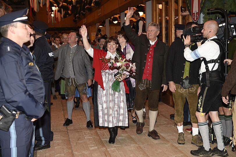 Dieter Reiter und Frau Petra im Schottenhamel Zelt