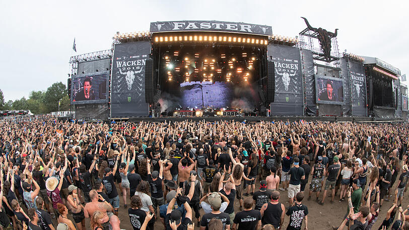 Die Fans verhielten sich das Festival über friedlich, die Polizei lobte ausdrücklich.