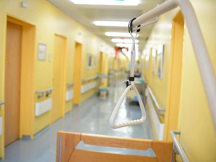 Blick in eine Palliativstation. Foto: Britta Pedersen/Archivbild