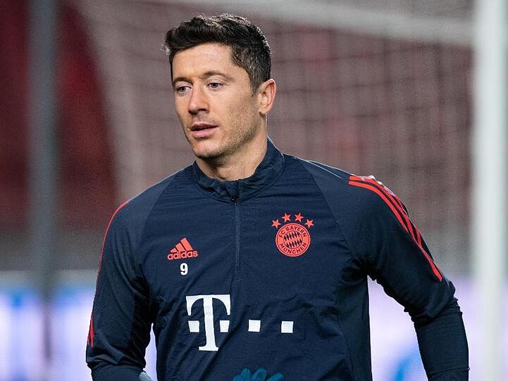 Fährt nach seiner Leistenoperation nicht mit ins Trainingslager von Bayern München: Robert Lewandowski.