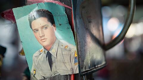 Haben Sie diesen Mann gesehen? Ein Foto von Elvis Presley in Vietnam.