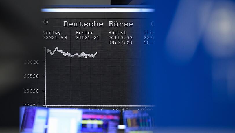 Weil es bei der gesetzlichen Rente eng wird, sollen die Menschen selbst über die Börse fürs Alter vorsorgen. (Symbolbild) Weil es bei der gesetzlichen Rente eng wird, sollen die Menschen selbst über die Börse fürs Alter vorsorgen. (Symbolbild)