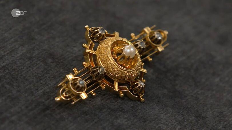 Die goldene Barbrosche mit Diamantrosen und einer Perle aus der Zeit zwischen 1880 und 1890 schätzte die Expertin auf 600 bis 800 Euro. Die goldene Barbrosche mit Diamantrosen und einer Perle aus der Zeit zwischen 1880 und 1890 schätzte die Expertin auf 600 bis 800 Euro.