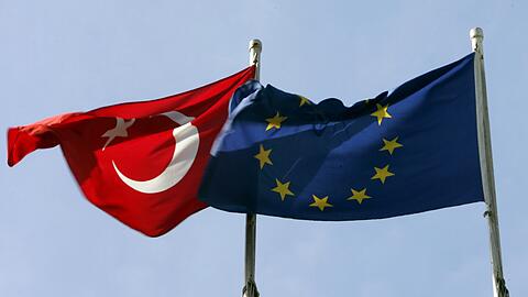 Wegen der Flüchtlingskrise nähern sich die Europäische Union und die Türkei.