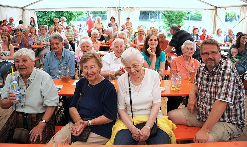Senioren-Modenschau beim Jubiläumsfest in Berg am Laim.