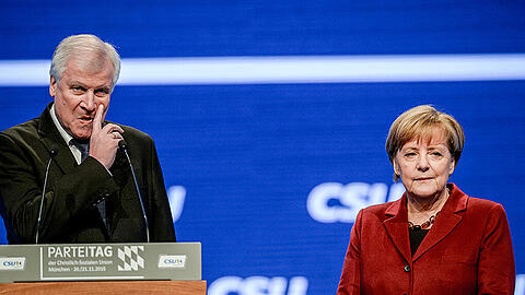 Horst Seehofer und Angela Merkel: Der Ton wird rauer.