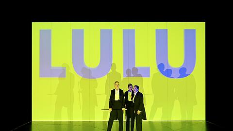 Juliane Köhler, Liliane Amuat und Charlotte Schwab in "Lulu".