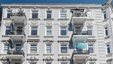 Menschen, die in den eigenen vier Wänden wohnen, profitierten vom Immobilienboom - ihr Vermögen wuchs besonders kräftig.