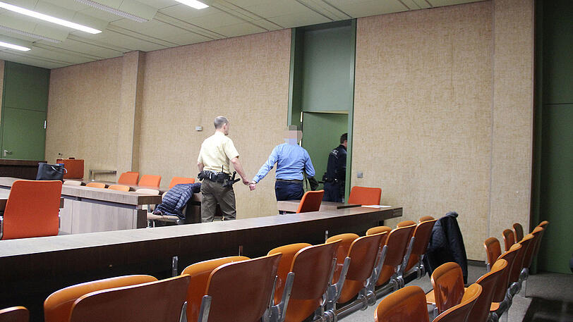 Nicht ganz so fröhliche Weihnachten: Piotr K. wird nicht nur über die Feiertage im Gefängnis sitzen. Der 37-Jährige wurde am Freitag vom Amtsgericht zu einer Haftstrafe von zwei Jahren und sechs Monaten verurteilt.