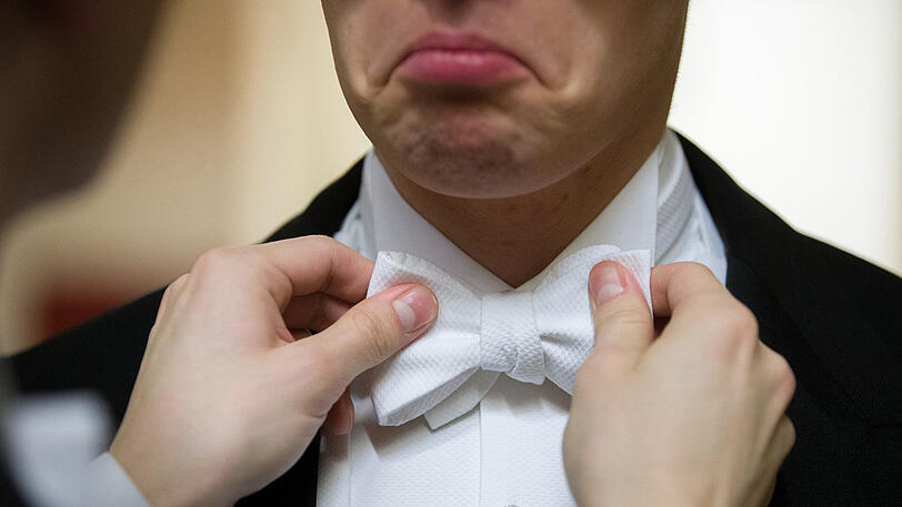 Eröffnet wurde der wichtigste Ball Österreichs wie stets von 144 Debütantenpaaren, die damit ihren ersten großen gesellschaftlichen Auftritt hatten.