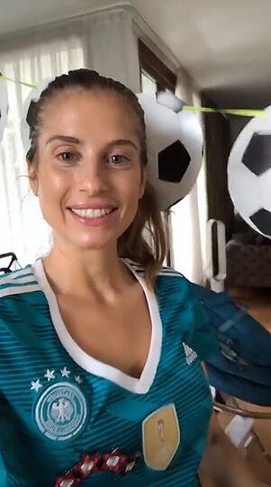 Cathy Hummels lud Eltern, Oma und Bruder zum WM-Essen in die gemeinsame Wohnung mit Mats Hummels.
