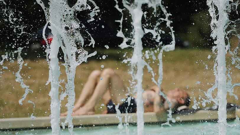 Vielen Menschen fanden am Samstag am Wasser etwas Abkühlung.