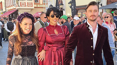 Christine Neubauer mit Sohn Lambert jr. und dessen Freundin in München.