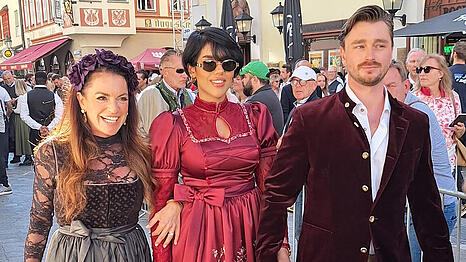 Christine Neubauer mit Sohn Lambert jr. und dessen Freundin in München.