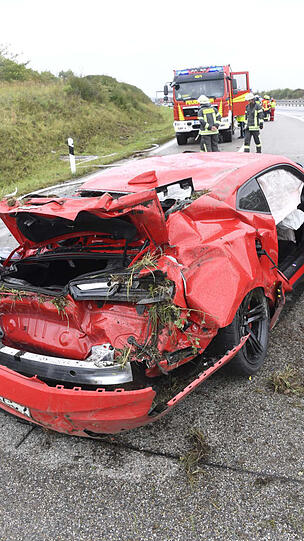 Bilder von der A94, auf der es am Sonntag zu einem Unfall mit einem 650-PS-Sportwagen gekommen ist. Die Bilder.