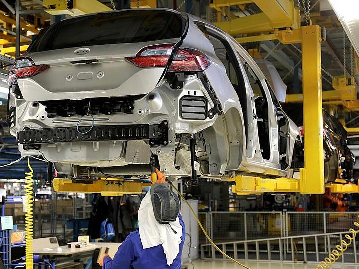Der Autohersteller Ford plant an seinem zweitgrößten deutschen Produktionsstandort in Saarlouis einen Jobabbau.