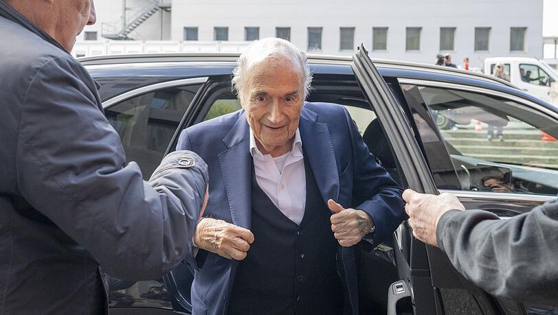 Joseph Blatter bei der Ankunft am Gericht.