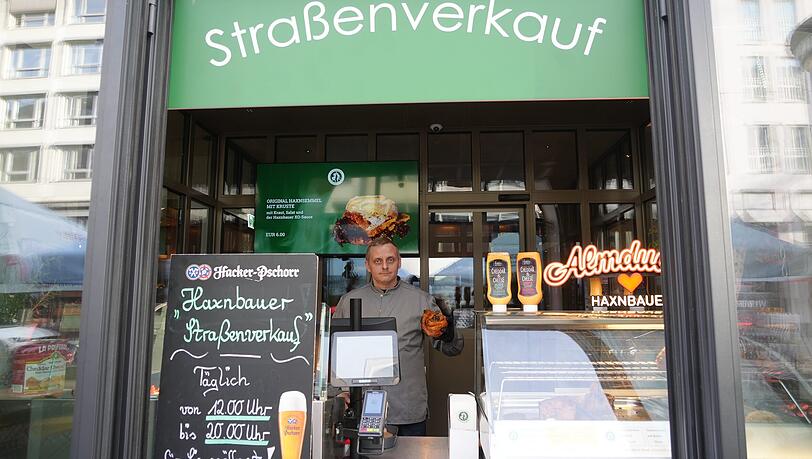 Deftiges auf die Hand: der Stra&szlig;enverkauf vom Haxnbauer im Tal.