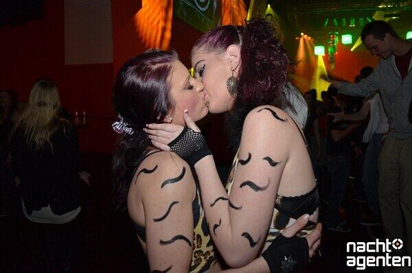 So heiß war der Fasching 2012 in den Münchner Clubs. Die Partybilder...