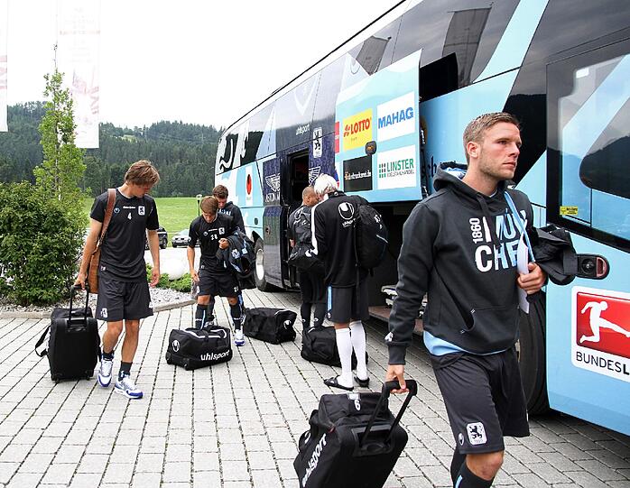 Ankunft der Löwen im Panorama Royal in Bad Häring. Hier logieren sie während des Trainingslagers in Bad Häring.