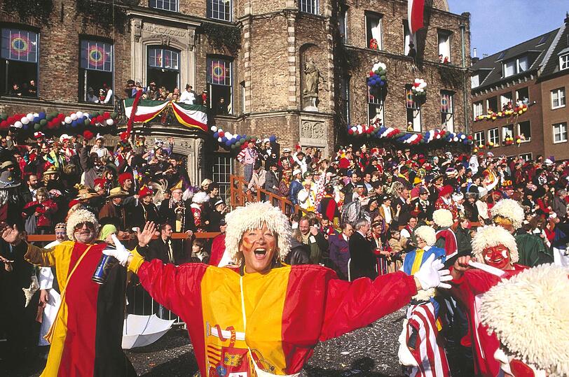 Rosenmontagszug in Düsseldorf