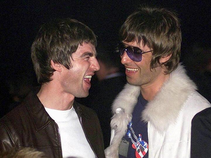 Ein Bild aus besseren Zeiten: Die Brüder Noel (l) und Liam Gallagher sind sich heute alles andere als nah.