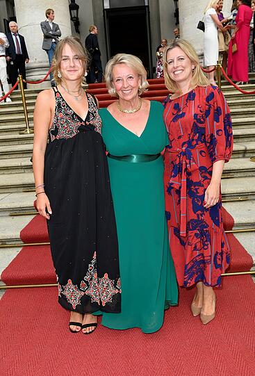 Marianne Wille mit Tochter Ellen Ruthrof und Enkelin Hanna Ruthrof (links)