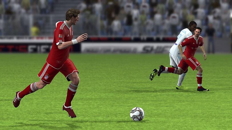 Das größte Novum bei "FIFA 10": volle 360-Grad-Bewegungen der Spieler auf dem Platz. Das größte Novum bei "FIFA 10": volle 360-Grad-Bewegungen der Spieler auf dem Platz.