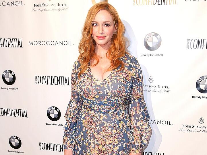 In der Serie "Mad Men" hätte Christina Hendricks dieses Kleid wohl nicht tragen können - schließlich spielt die in den 60er Jahren und nicht in den 70ern