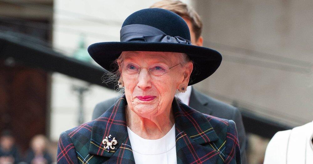 Nach-ihr-benannt-K-nigin-Margrethe-II-holt-Br-ckendurchfahrt-nach