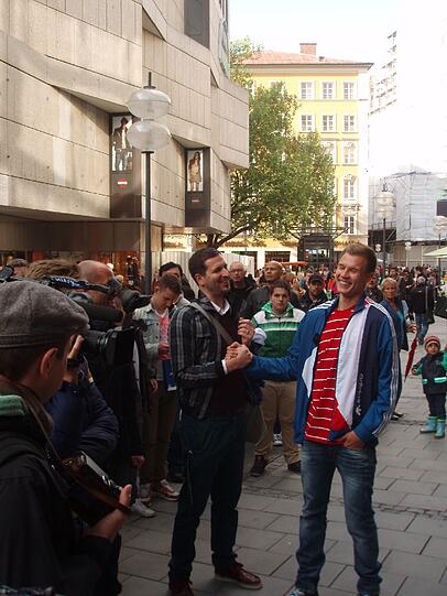 David Alaba und Holger Badstuber machen bei einem Videodreh München unsicher.