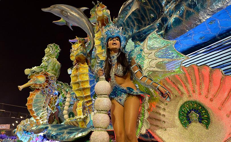 Ziemlich bunt, ziemlich heiß und ziemlich nackt: Beim Sambodromo tobt der brasilianische Karneval bei Temperaturen von über 30 Grad. Die Bilder.