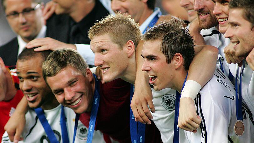 Zum Titel hat's nicht gereicht, aber das junge DFB-Team ließ sich damals bei der Heim-WM 2006 von der Stimmung durchs Turnier tragen. Zum Titel hat's nicht gereicht, aber das junge DFB-Team ließ sich damals bei der Heim-WM 2006 von der Stimmung durchs Turnier tragen.