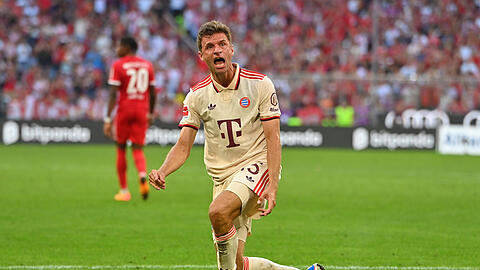 Thomas Müller jubelt über seinen Treffer gegen Freiburg.