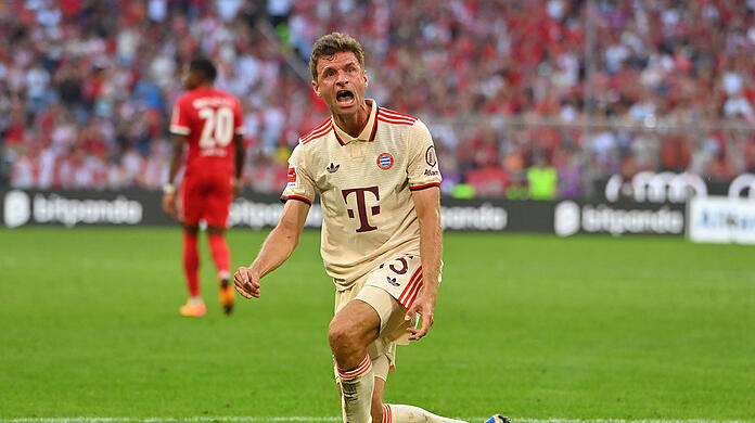 Thomas Müller jubelt über seinen Treffer gegen Freiburg.