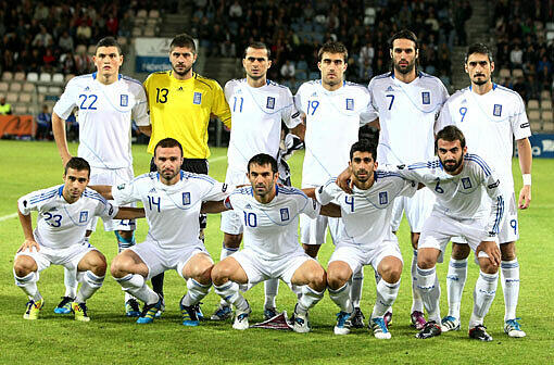 In der griechischen Nationalelf debütierte Makos (Nummer 6) im Jahr 2008, damals noch unter Coach Otto Rehhagel.