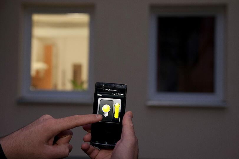 Licht an - Licht aus: Viele Geräte im Haushalt lassen sich inzwischen mit entsprechenden Apps steuern.