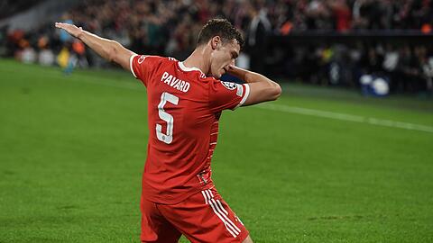 Tor-Party mit dem "Dab"-Jubel: Benjamin Pavard gelingt im Spiel gegen Inter der Befreiungsschlag – dann zeigt er die Pose des verstorbenen US-Rappers Takeoff.